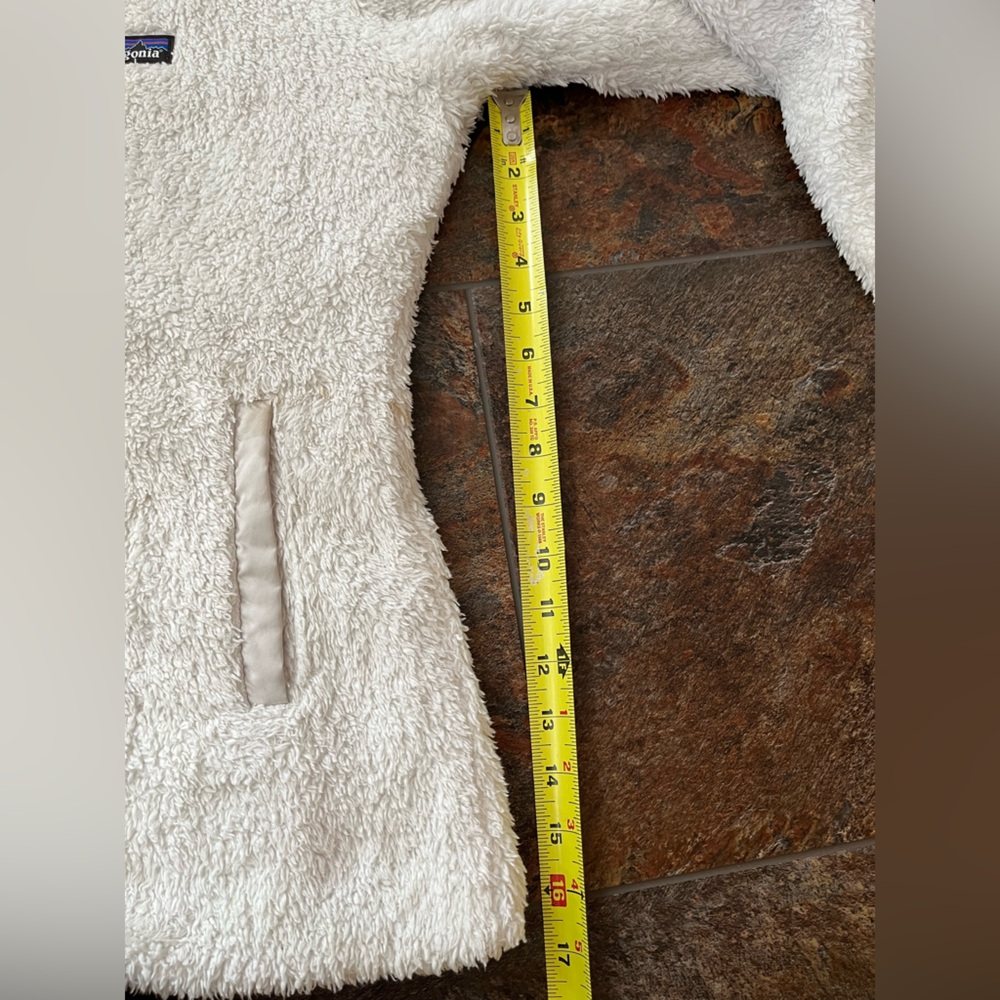 Women’s Patagonia Los Gatos birch white deep pile fluffy full zip jacket. Medium - Picture 13 of 16